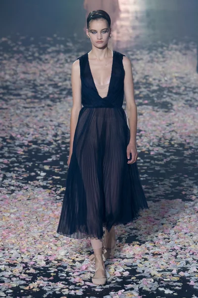 Look 18
